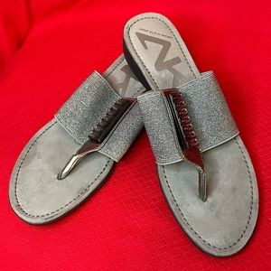 🩴 Anne Klein Sport Thong Sandals in a Metallic Pewter Color. Worn Once. Size 9m